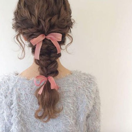 hairstyle with ribbon braid