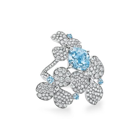 Tiffany Paper Flowers™ aquamarine cluster ring in platinum with diamonds. | Tiffany & Co.