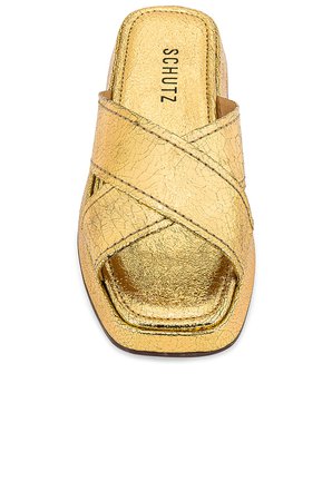 Schutz Tamina Sandal in Ouro | REVOLVE