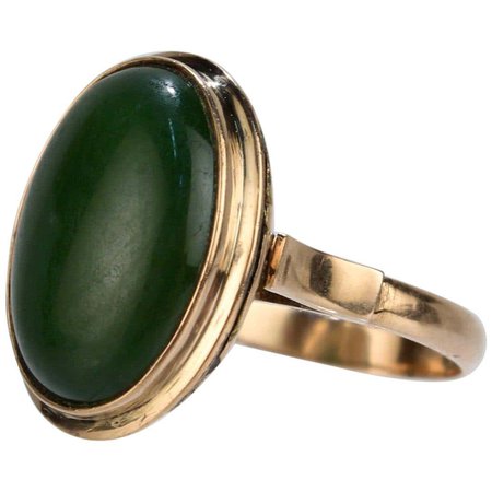 Vintage 14 Karat Gold and Nephrite Jade Ring For Sale at 1stDibs