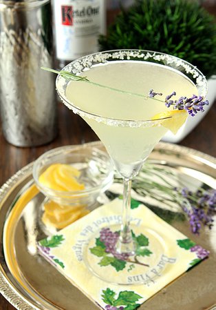 Lavender Lemonade Martini Cocktail | Creative Culinary
