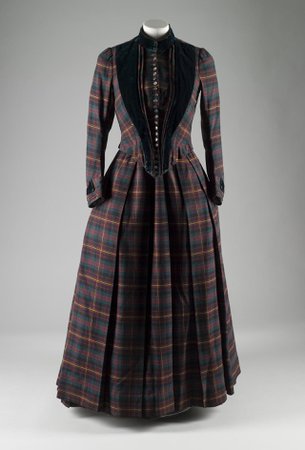 Fashions From History: Dress c.1885 National Museum of Scotland