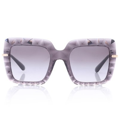 Oversized rectangular sunglasses