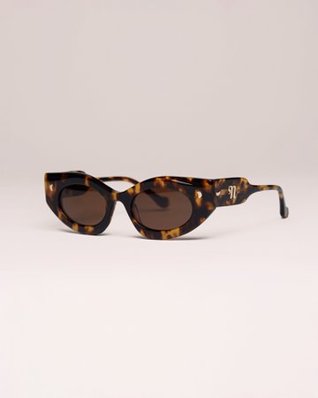 LEONIE - Bio-plastic sunglasses - Dark Amber - Nanushka