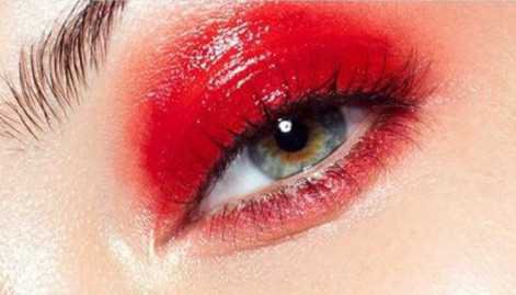 red glossy eye