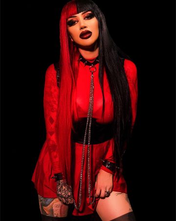 Ash Costello on Instagram: “I must be out of my mind cause when you dig in the knife….. finish the line? 🔪 ❤️‍🔥🔪❤️‍🔥🔪❤️‍🔥🔪❤️‍🔥🔪❤️‍🔥 📸 @mattakana 💄 @lindsaybyrd”