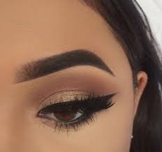 nude makeup with eyeliner