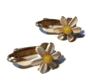 Sweetest Dainty Daisy Clip Earrings circa 1940s – Dorothea's Closet Vintage