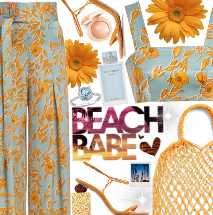 Beach Babe 💛💙