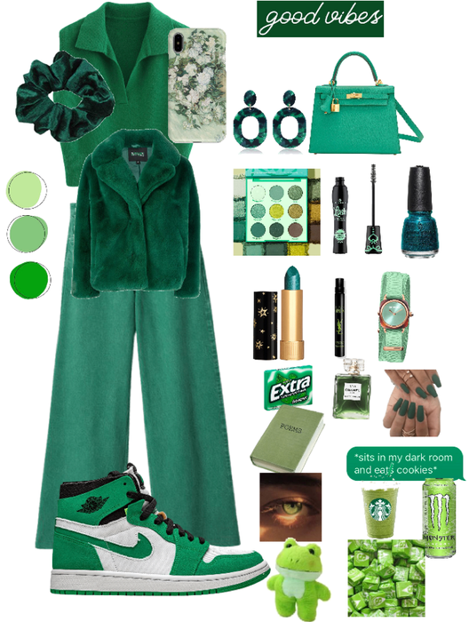 Green outfit for today !